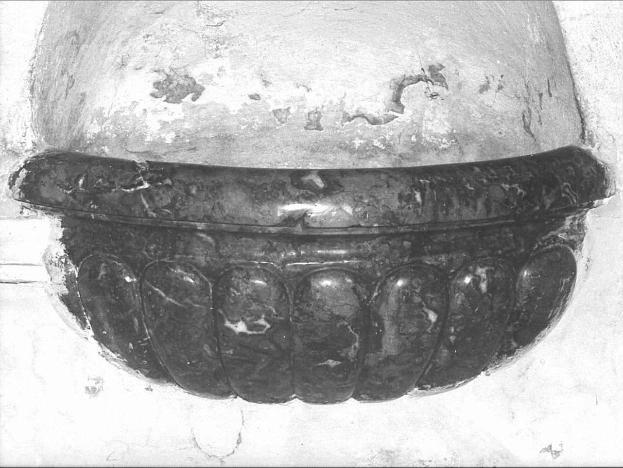 acquasantiera da parete, coppia - bottega bergamasca (sec. XVII, sec. XVIII)