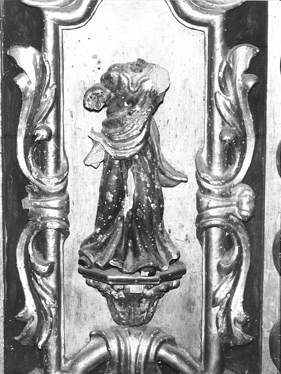 Santo (rilievo, elemento d'insieme) - bottega bergamasca (fine/inizio secc. XVII/ XVIII)