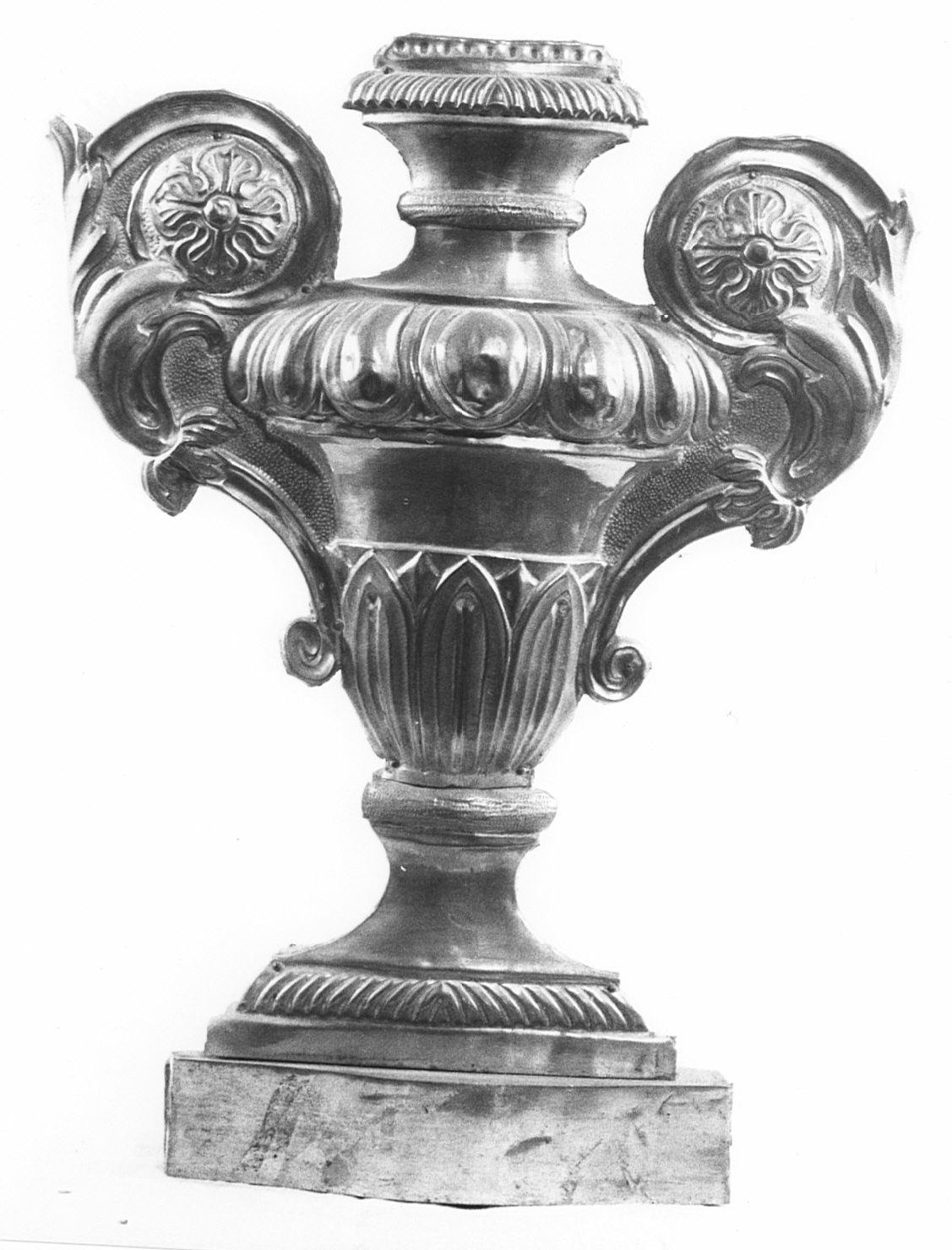 vaso d'altare con composizione floreale, serie - bottega bergamasca (inizio sec. XIX)