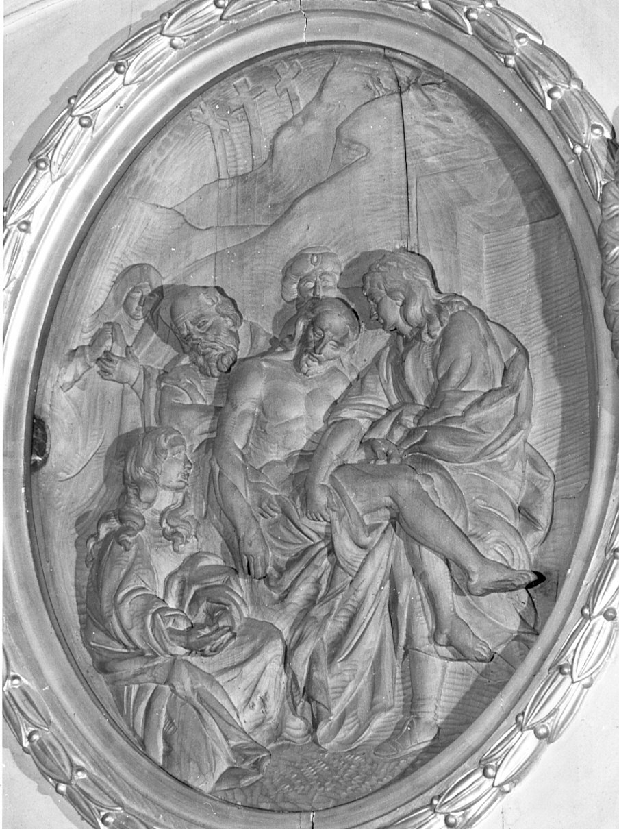 stazione XIV: Gesù deposto nel sepolcro (rilievo, serie) di Cortesi A (sec. XX)