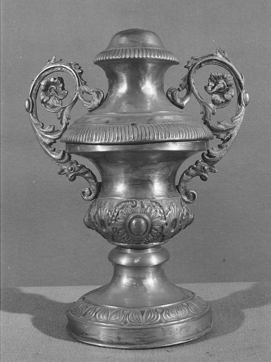 vaso d'altare con composizione floreale, serie - bottega lombarda (?) (fine sec. XIX)