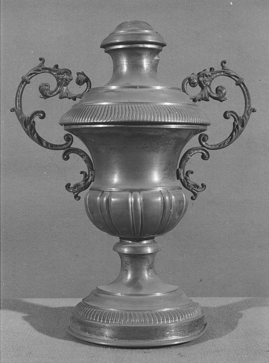 vaso d'altare con composizione floreale, serie - bottega lombarda (?) (fine sec. XIX)