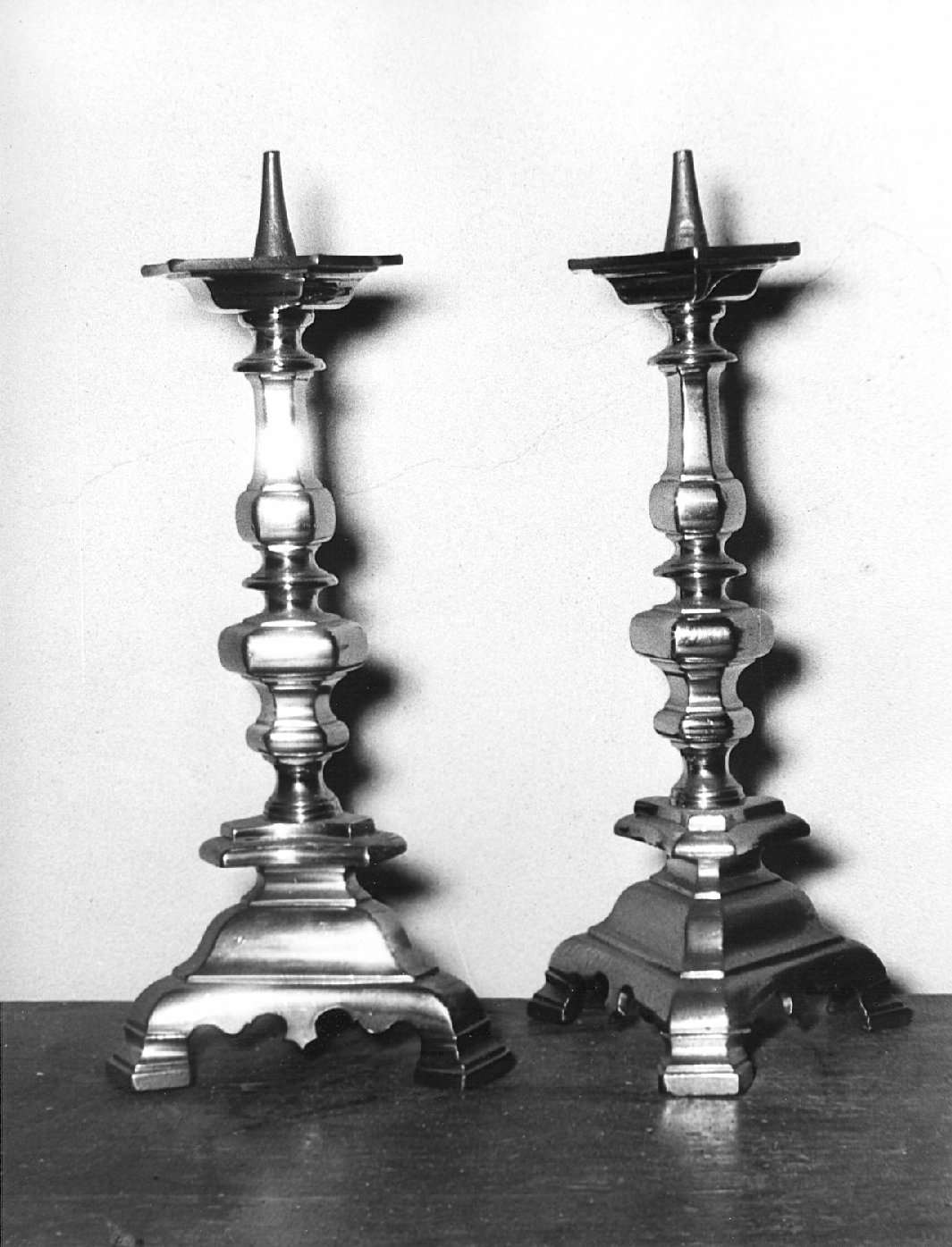 candeliere, coppia - bottega italiana (fine/inizio secc. XVII/ XVIII)