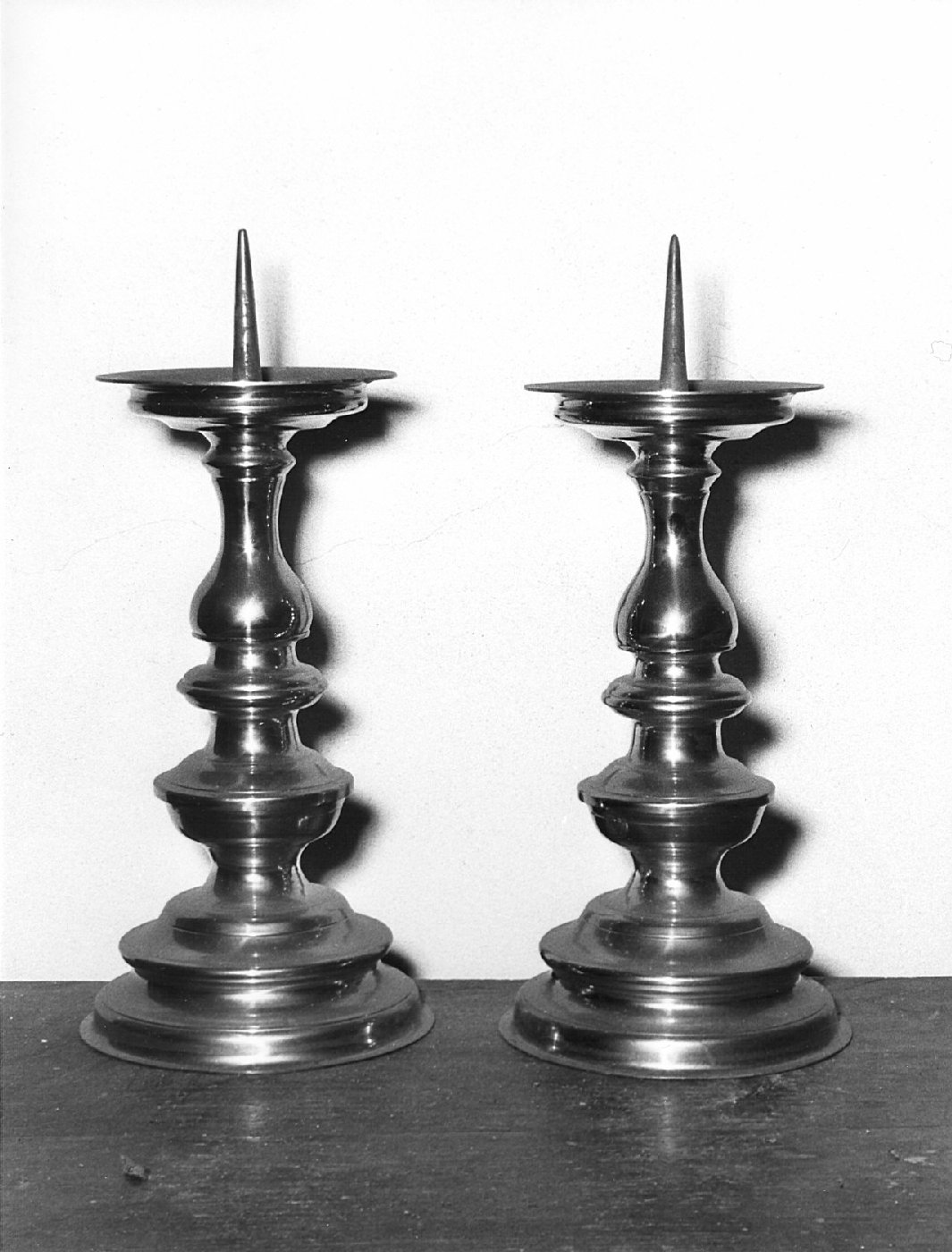 candeliere, serie - bottega italiana (sec. XVII)