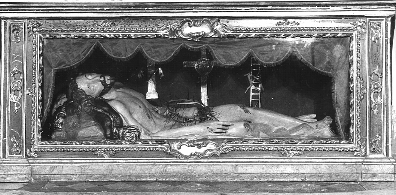 Cristo morto (statua, opera isolata) di Vavassori Virgilio (sec. XX)