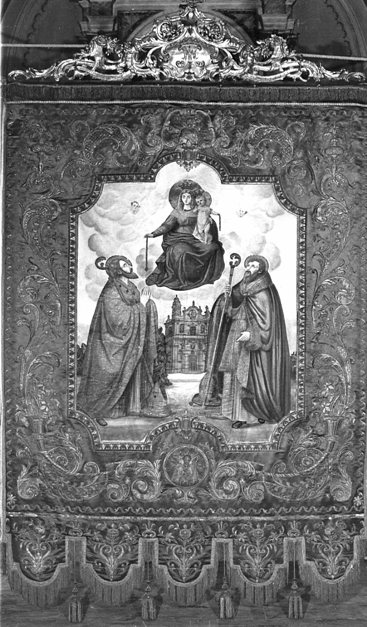 Madonna del Rosario e santi/ angeli reggenti ostensorio (stendardo processionale, opera isolata) - manifattura italiana (sec. XIX)