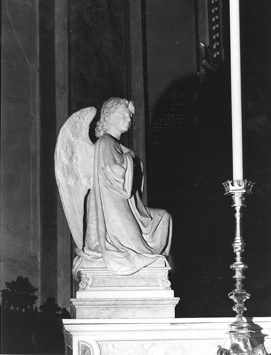angelo (scultura, elemento d'insieme) di Muzio Virginio (fine sec. XIX)