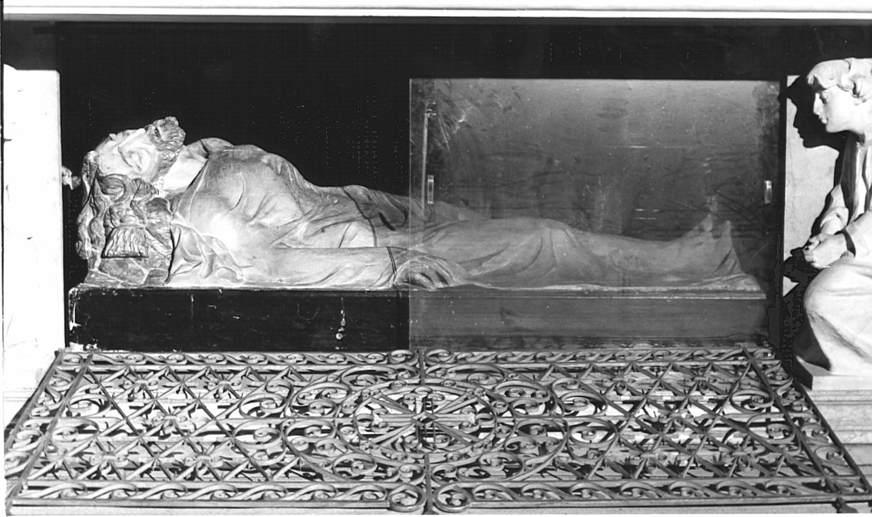 Cristo morto (scultura, elemento d'insieme) di Vavassori Virgilio (sec. XX)