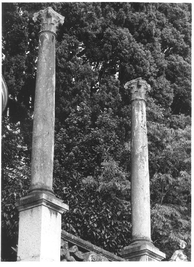 colonna corinzia, elemento d'insieme - ambito lombardo (secc. XIX/ XX)