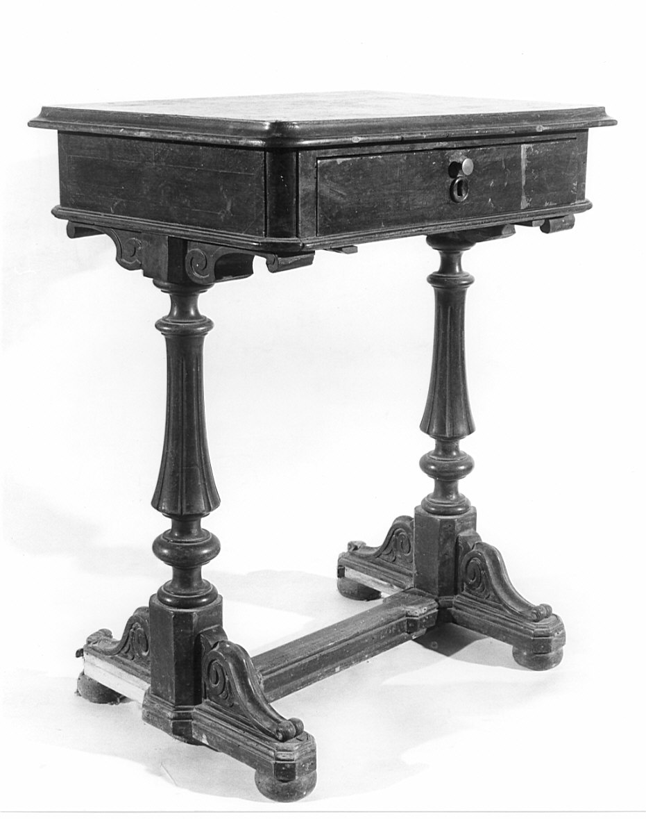 tavolino, opera isolata - bottega lombarda (sec. XVIII)