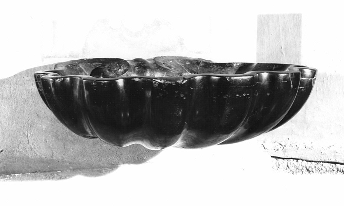 acquasantiera da parete - bottega lombarda (sec. XVIII)