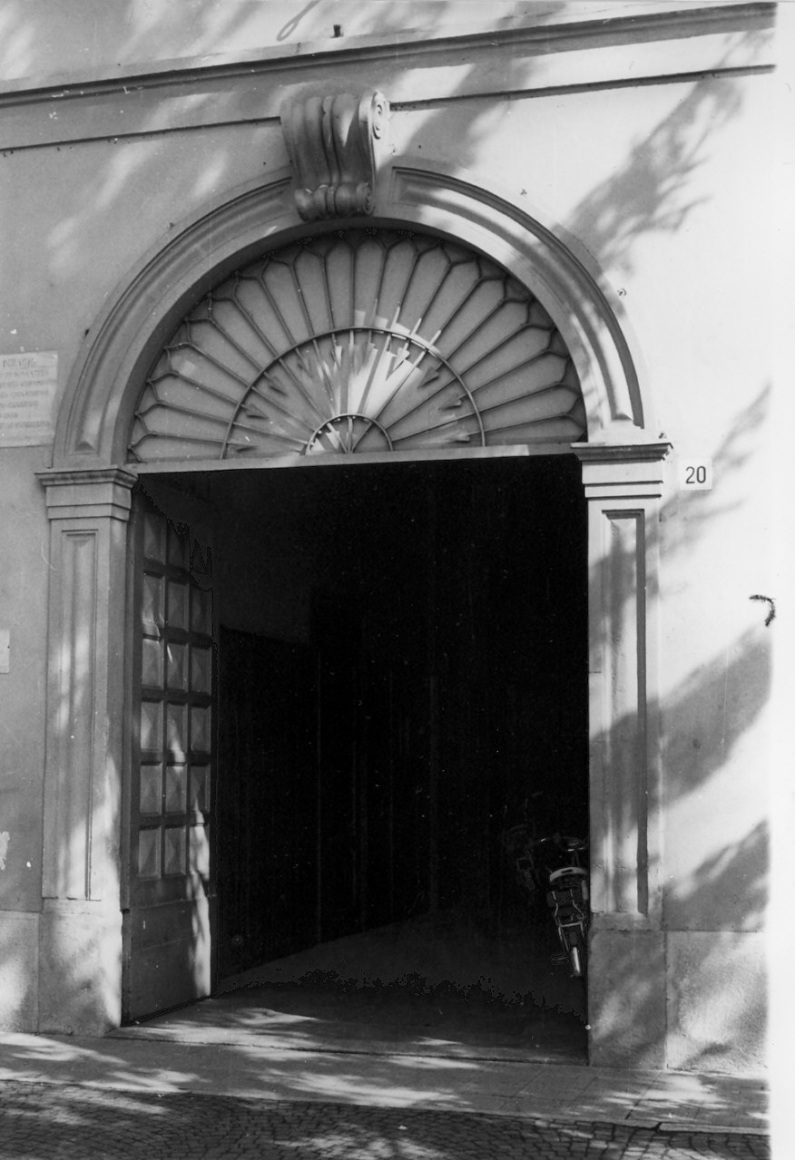 portale, opera isolata - bottega lombarda (prima metà sec. XIX)