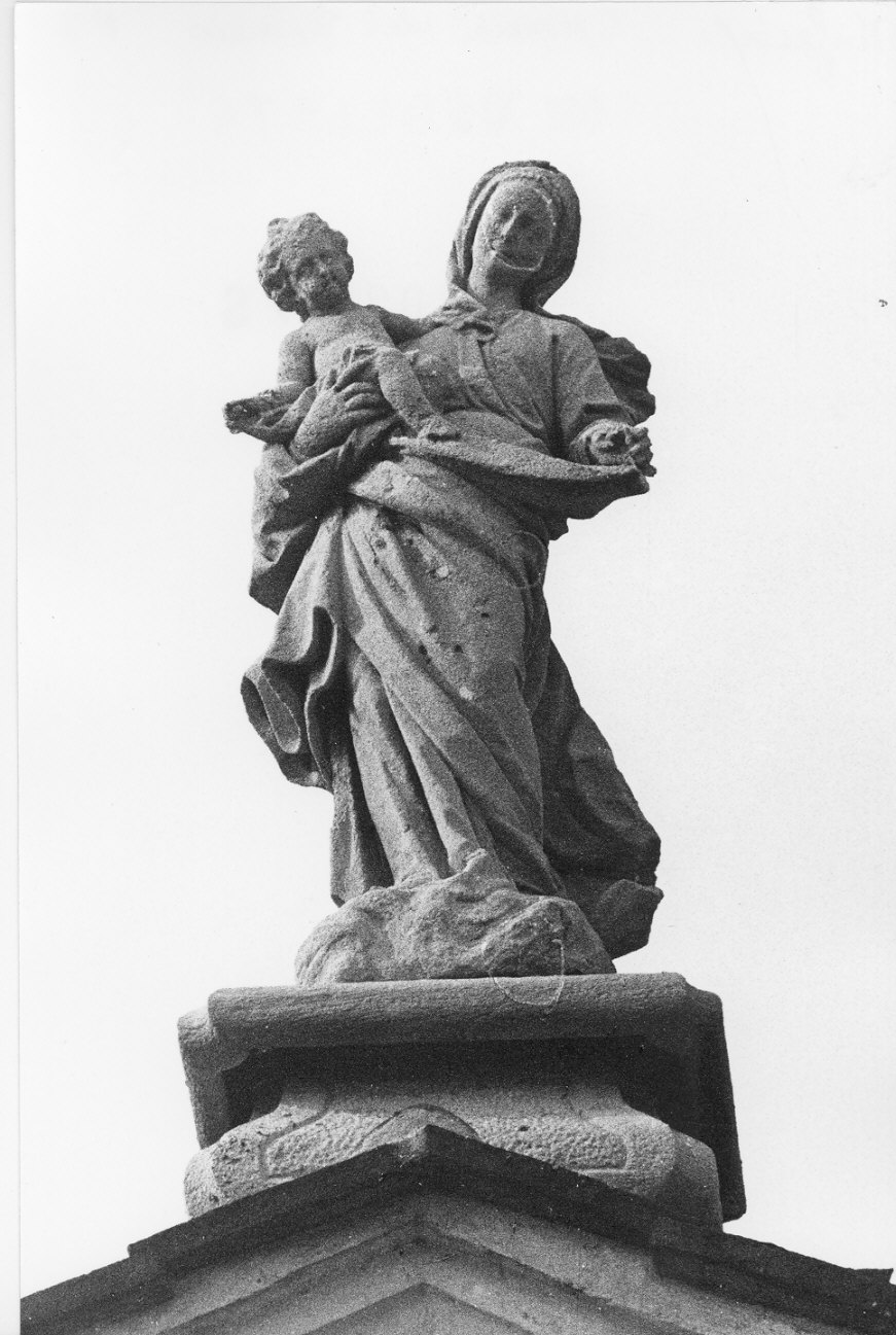 Madonna con Bambino (statua, opera isolata) - bottega lombarda (sec. XVIII)