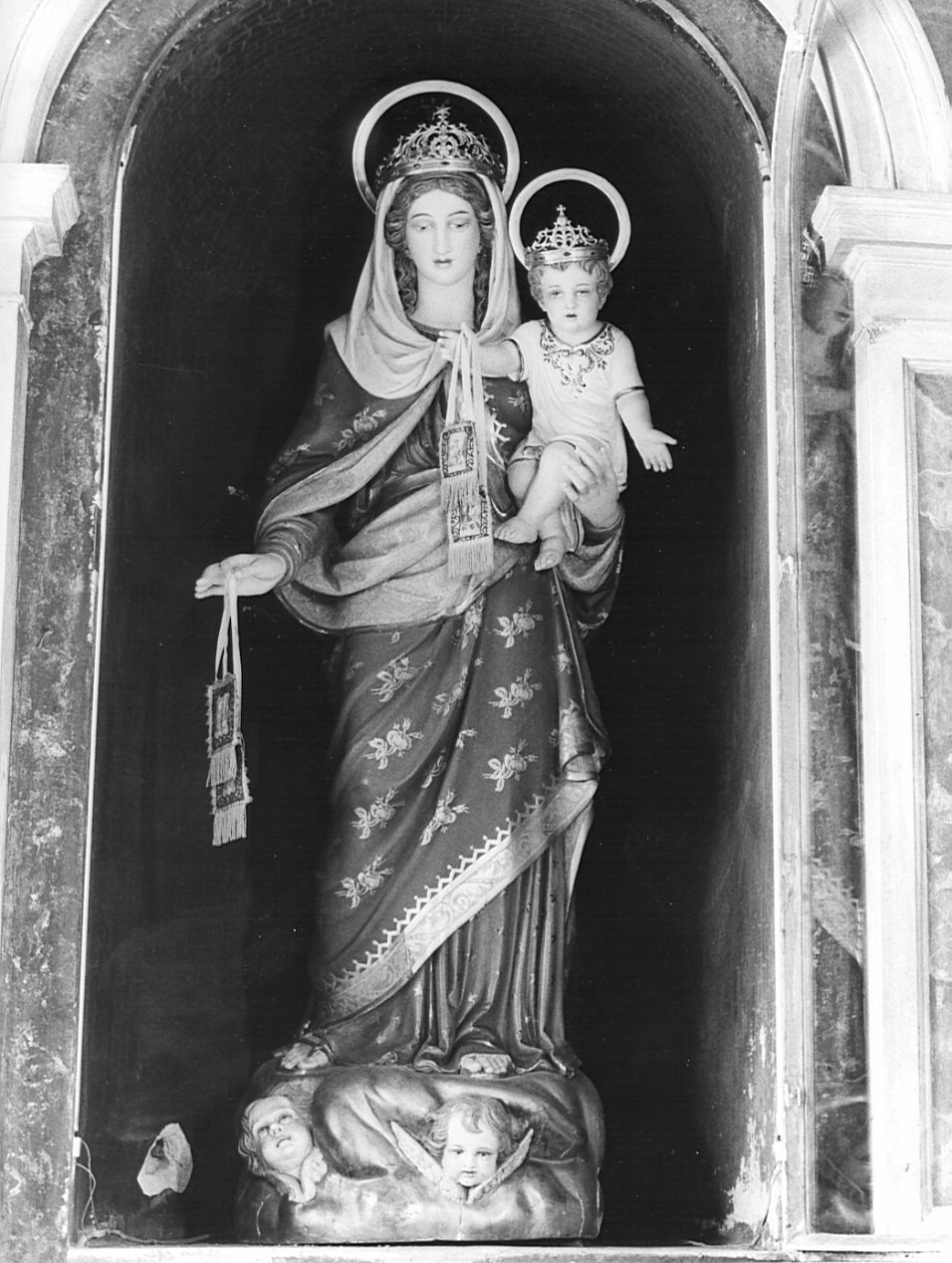 Madonna con Bambino (scultura) di Ferrario Bernardino (sec. XIX)