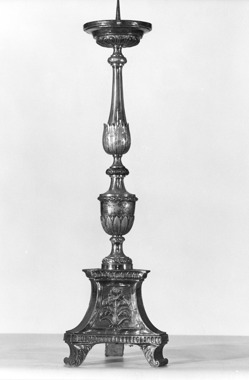 candeliere d'altare, serie - bottega Italia settentrionale (sec. XIX)
