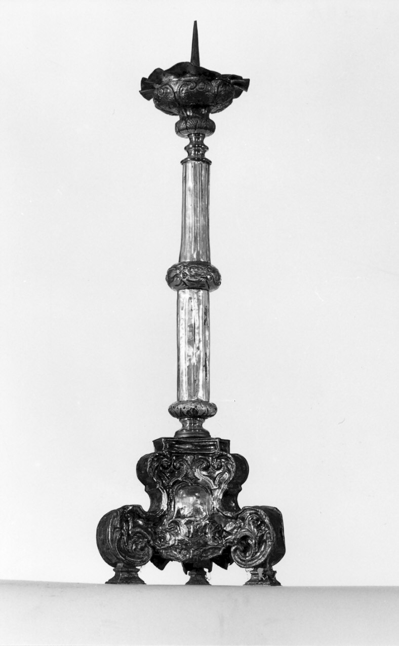 candeliere d'altare, serie - bottega Italia settentrionale (sec. XVIII)