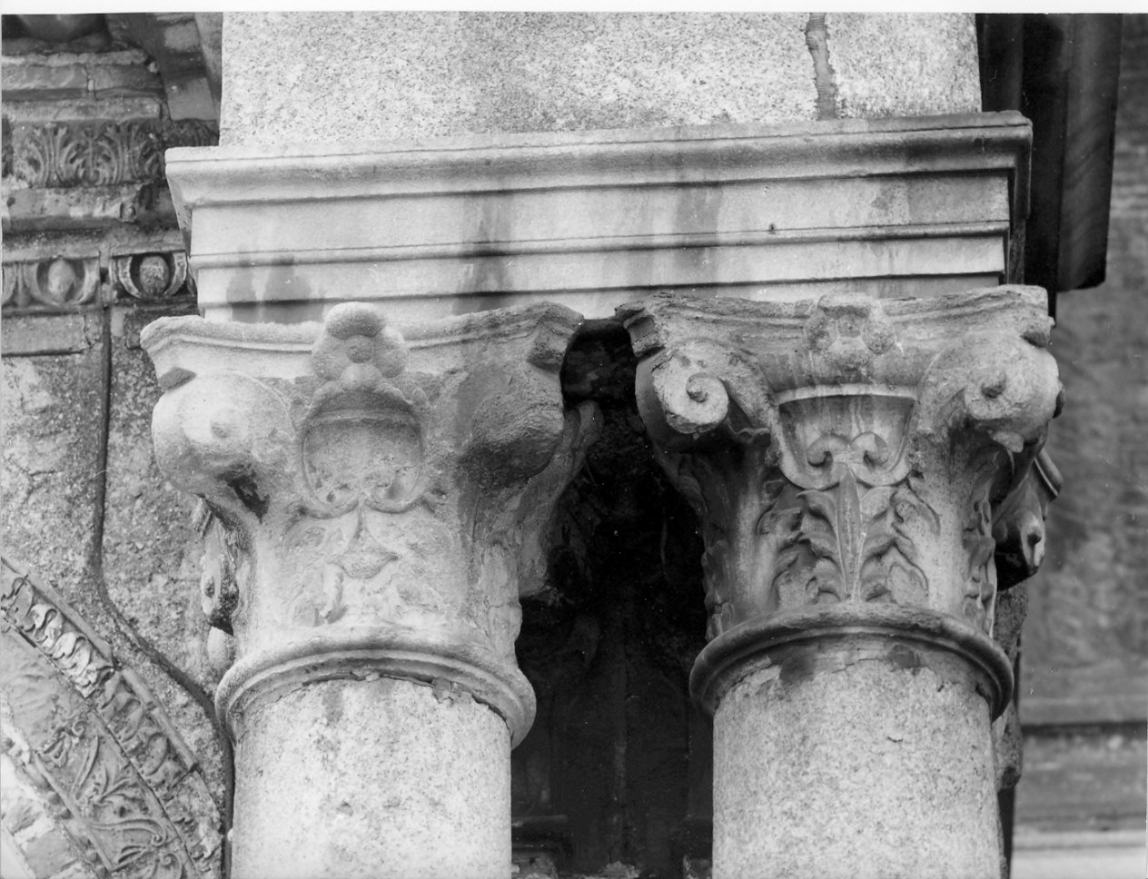 capitello corinzio, serie - bottega lombarda (sec. XV)