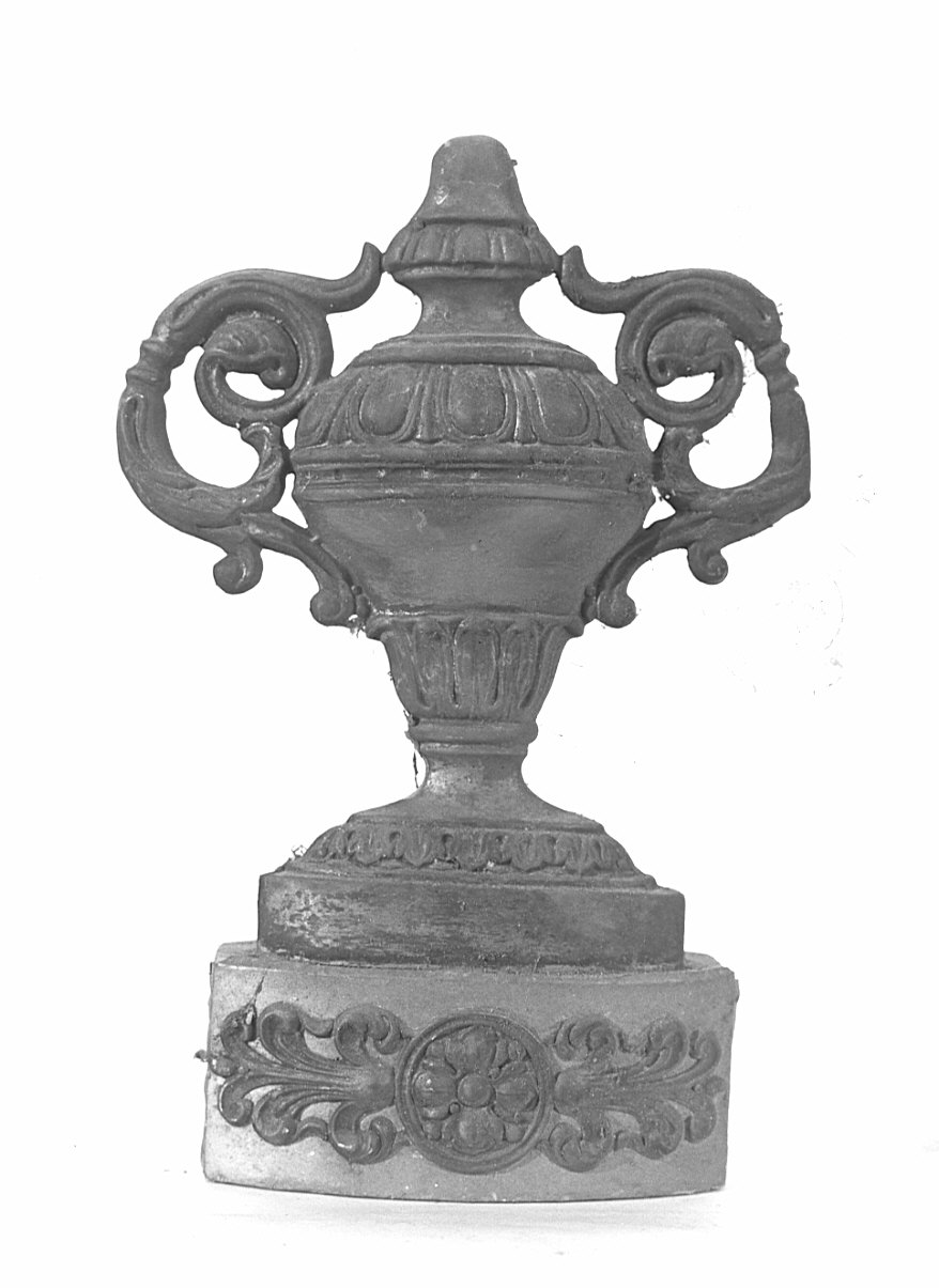 vaso d'altare con composizione floreale, serie - bottega lombarda (sec. XIX)
