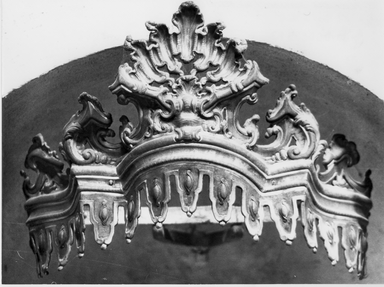corona pensile, opera isolata - bottega lombarda (sec. XVIII)