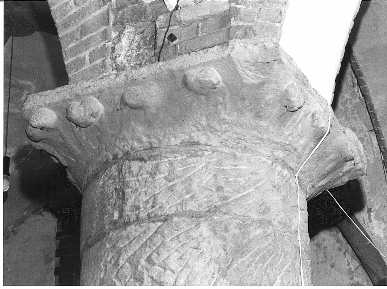 capitello, opera isolata - bottega lombarda (sec. XIV)