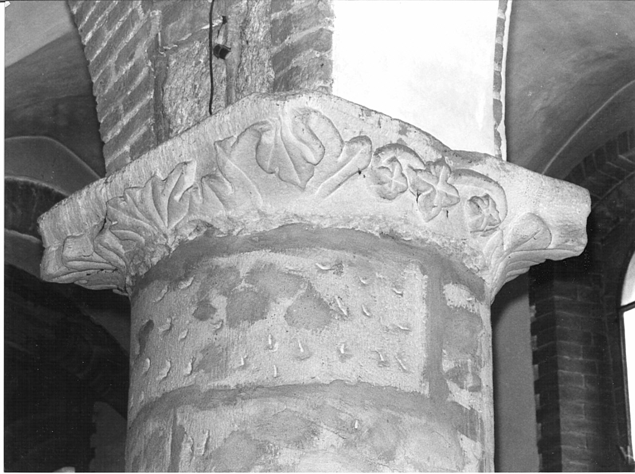 capitello, opera isolata - bottega lombarda (sec. XIV)