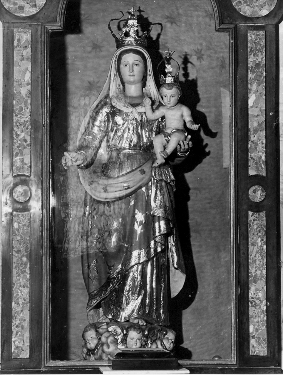 Madonna con Bambino (statua, opera isolata) - bottega italiana (fine sec. XVII)