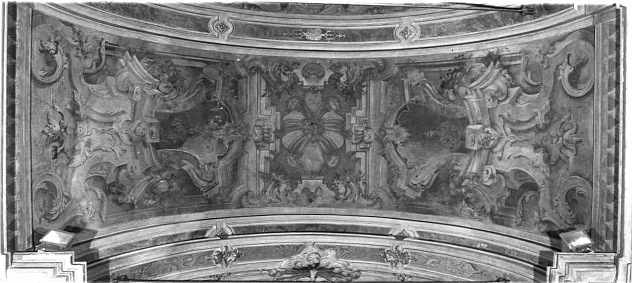motivi decorativi architettonici e busti femminili (decorazione pittorica, ciclo) di Bonacina Francesco Antonio (metà sec. XVIII)