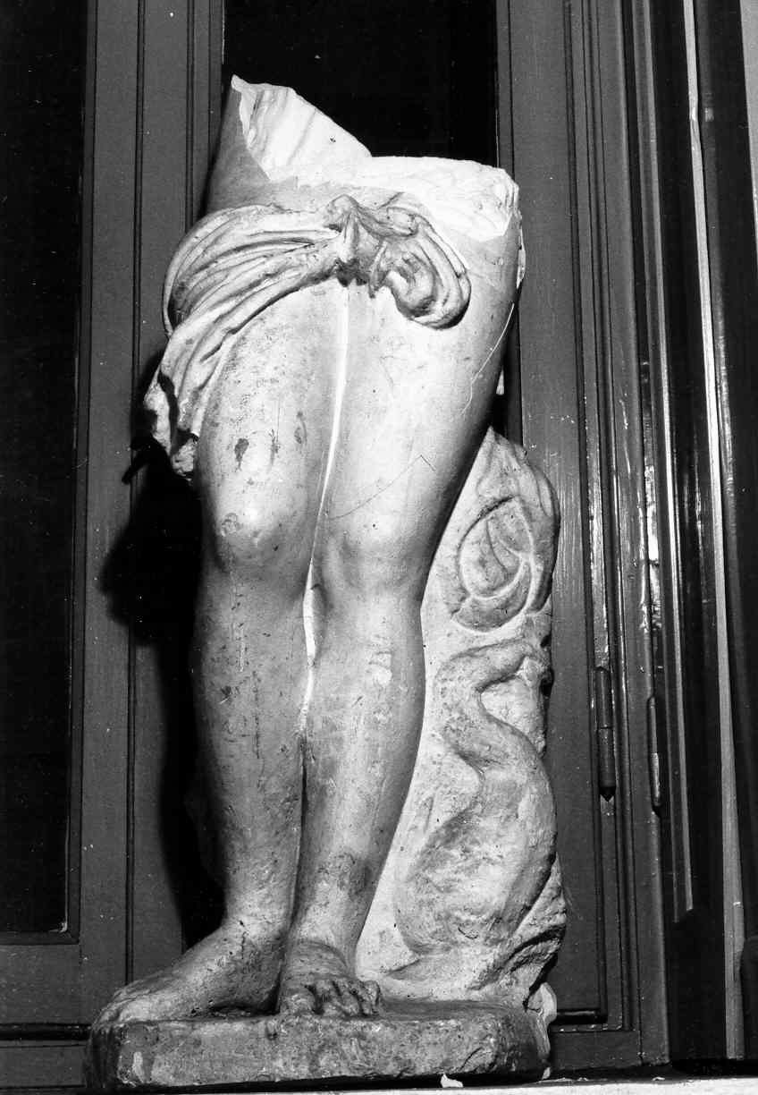 Venere con delfino (statua, frammento) - ambito italiano (sec. XIX)