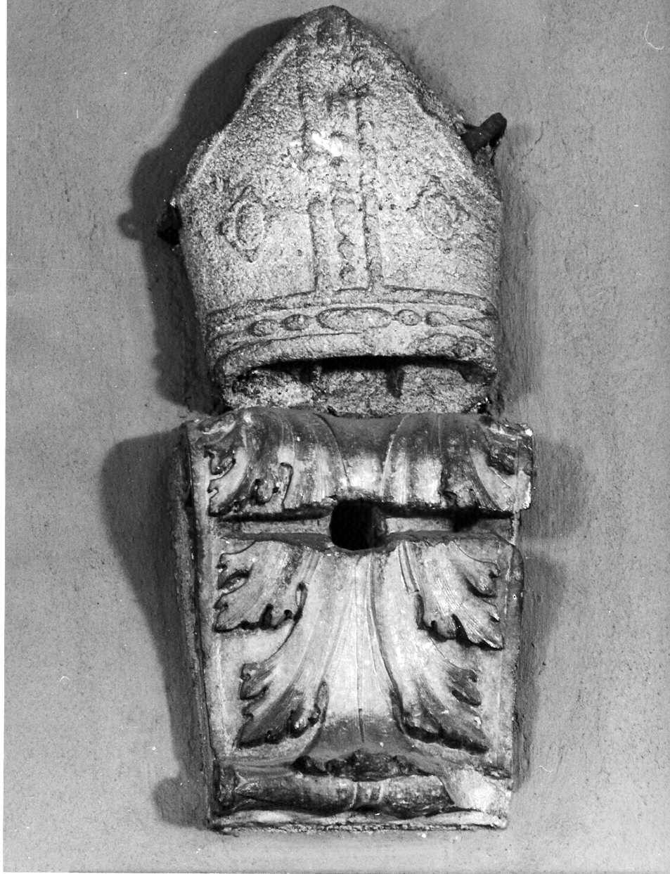 monumento funebre, frammento - bottega lombarda (secc. XVII/ XVIII)