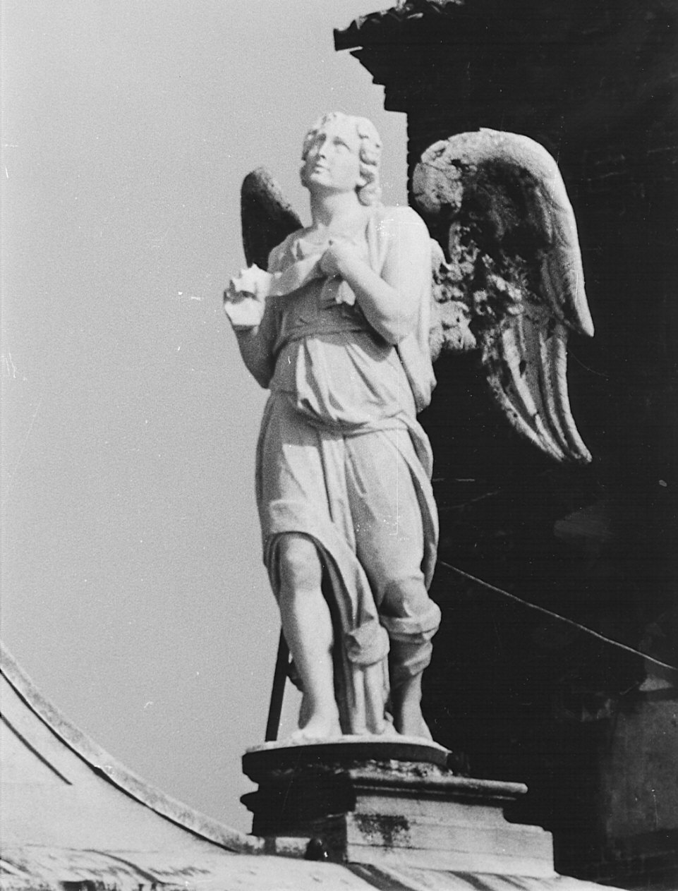 angelo orante (statua, opera isolata) di Vimercado Millan (attribuito) (sec. XVI)