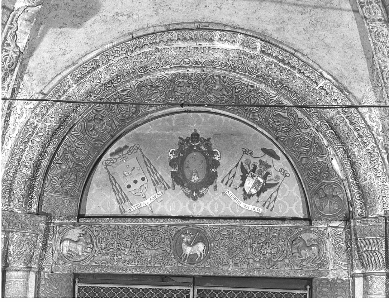architrave di portale, elemento d'insieme - bottega lombarda (inizio sec. XII)