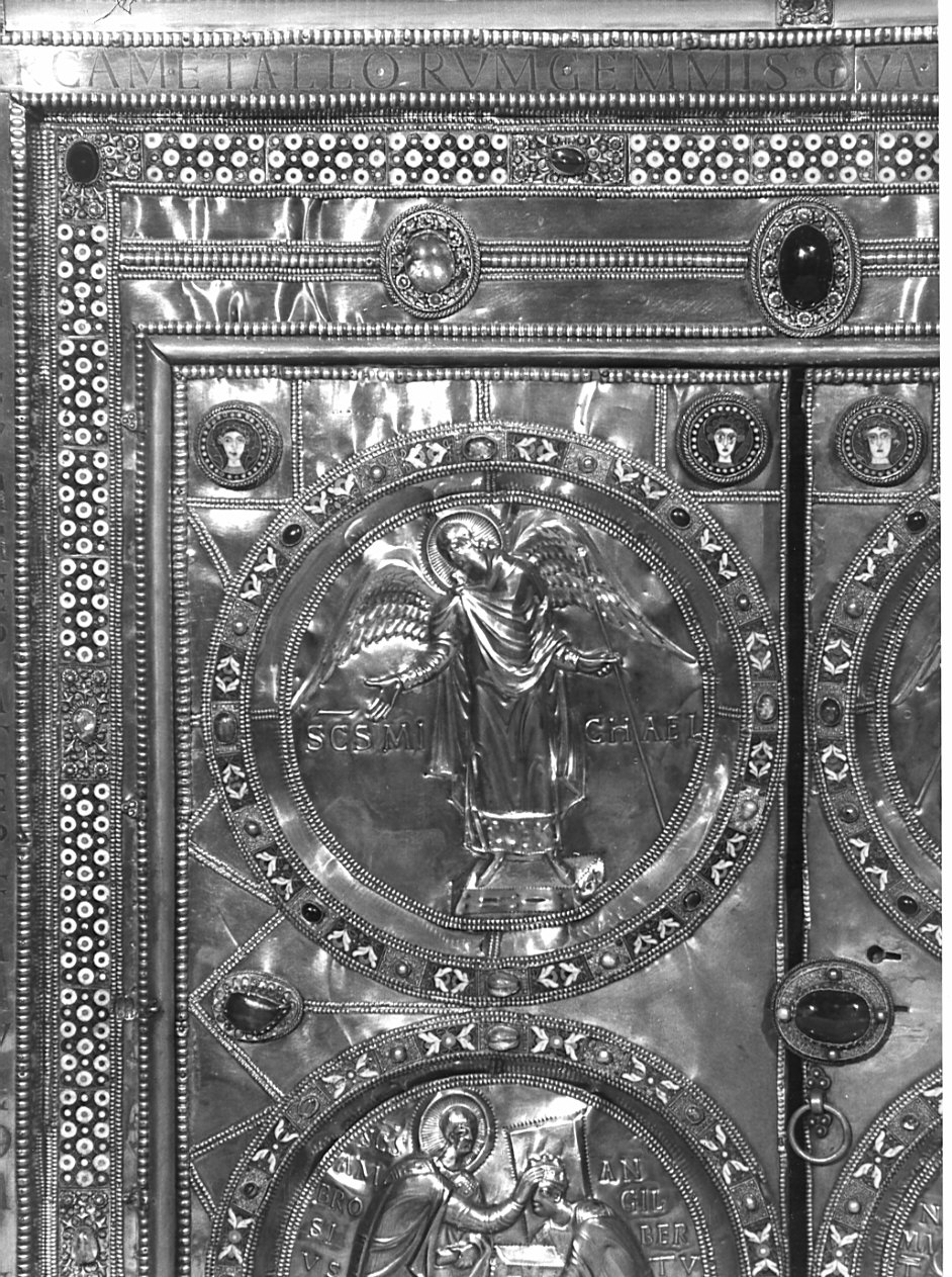 San Michele Arcangelo (formella, elemento d'insieme) di Vuolvinus - ambito carolingio (sec. IX)