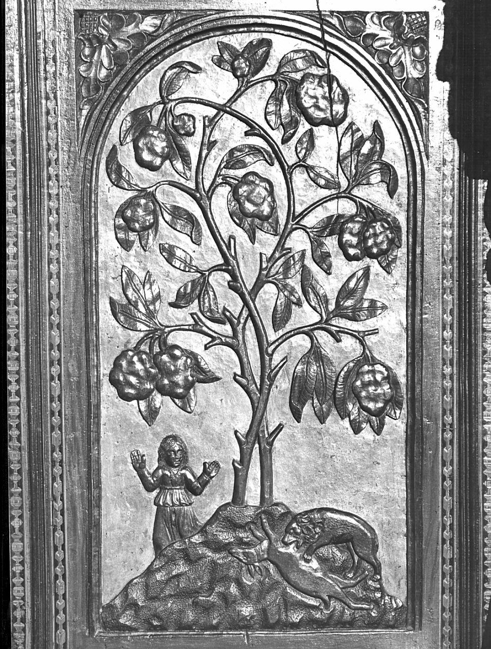pianta di rovo con figura femminile e animali (dossale, elemento d'insieme) di Lorenzo di Origgio, Giacomo da Torre, Del Maino Giacomo (sec. XV)
