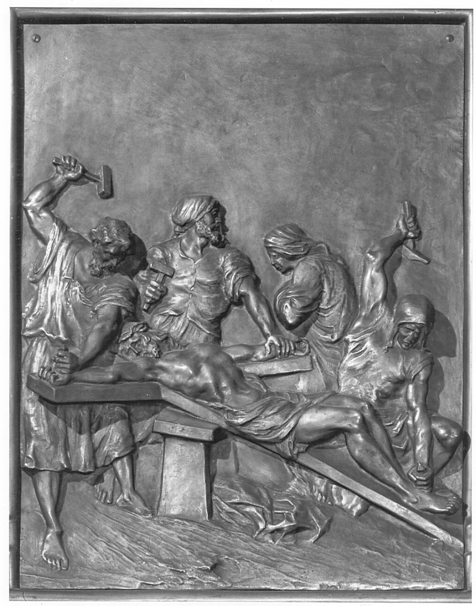 stazione XI: Gesù inchiodato alla croce (scultura, elemento d'insieme) di Lamperti Giovanni (sec. XIX)