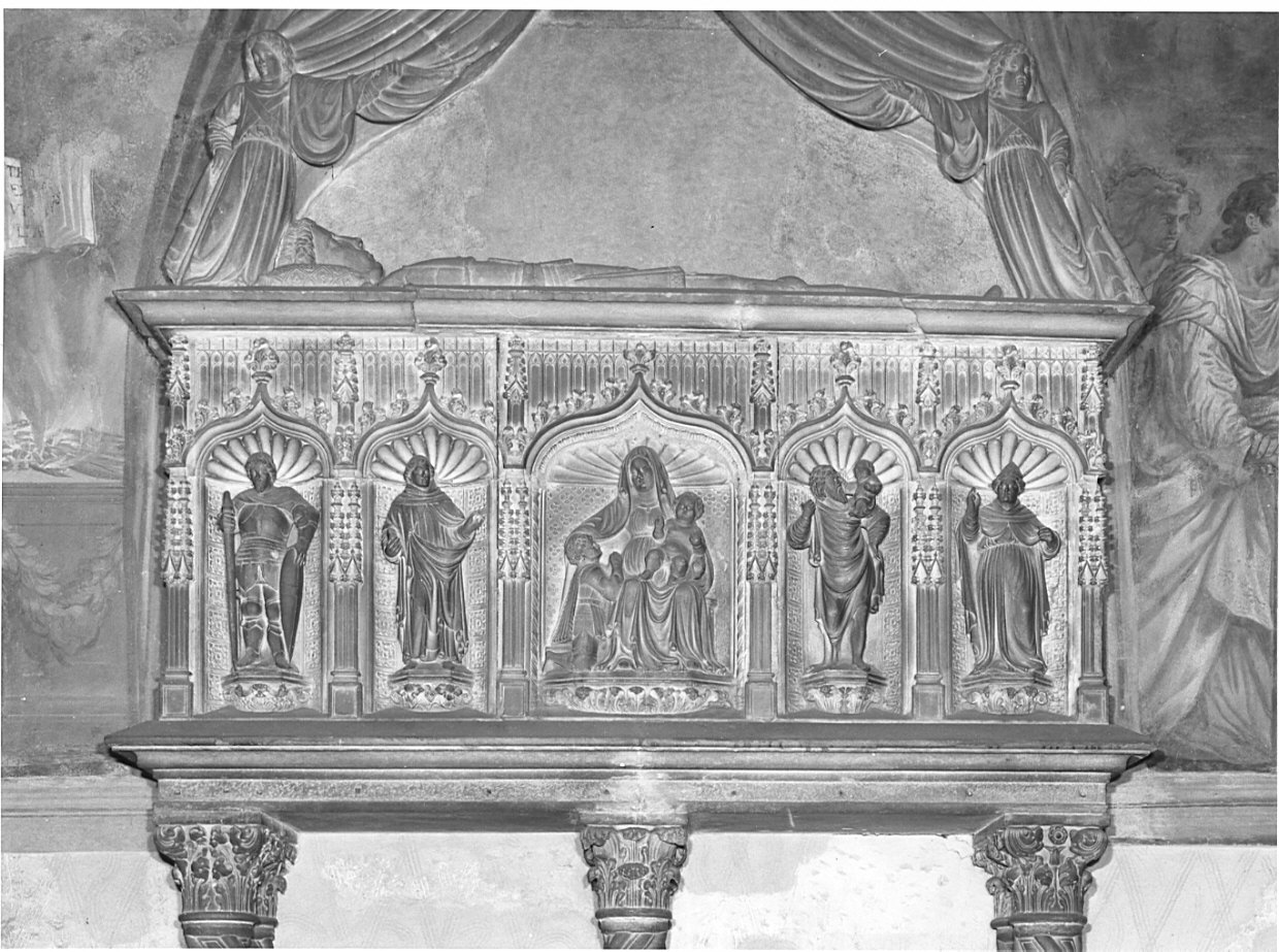 monumento funebre di PietroTorelli (sarcofago, elemento d'insieme) di Iacopino da Tradate (attribuito) (sec. XV)
