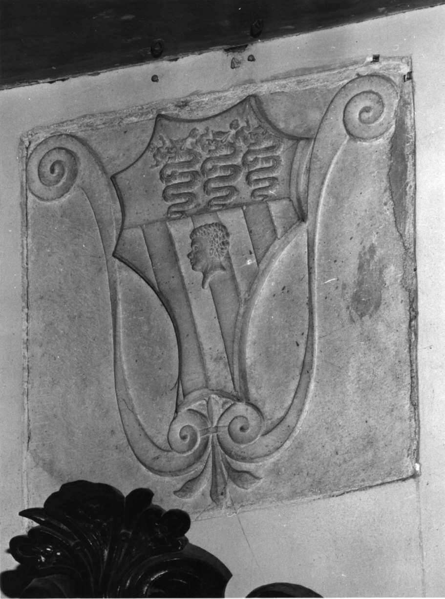 stemma gentilizio (rilievo, opera isolata) - bottega lombarda (sec. XVI)