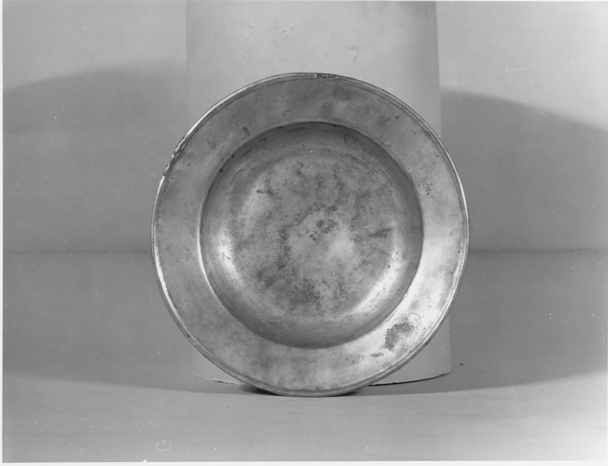 piatto, opera isolata - bottega lombarda (fine/inizio secc. XVIII/ XIX)