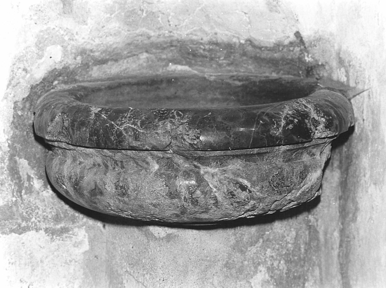 acquasantiera da parete, opera isolata - bottega lombarda (sec. XVIII)