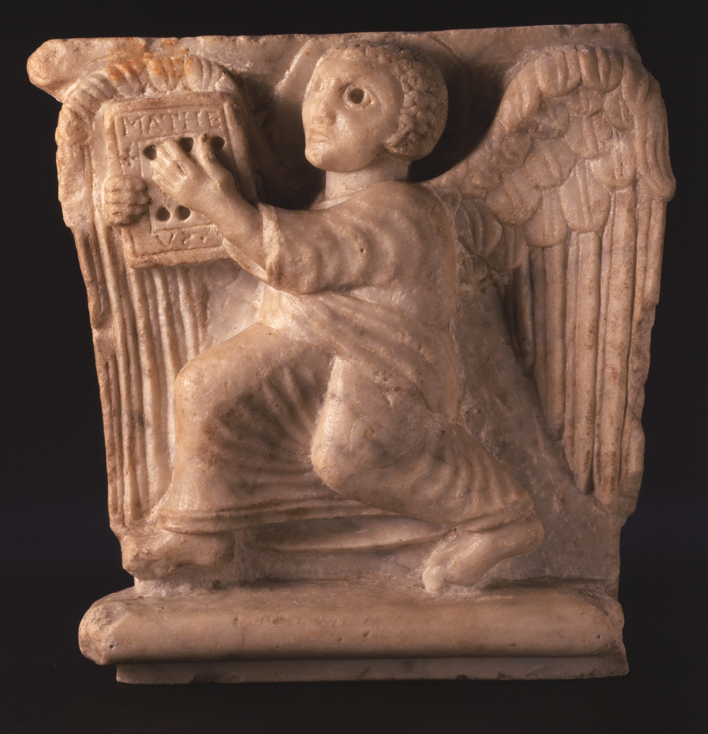 angelo con vangelo (rilievo, frammento) - ambito Italia settentrionale (fine/inizio secc. XII/ XIII)