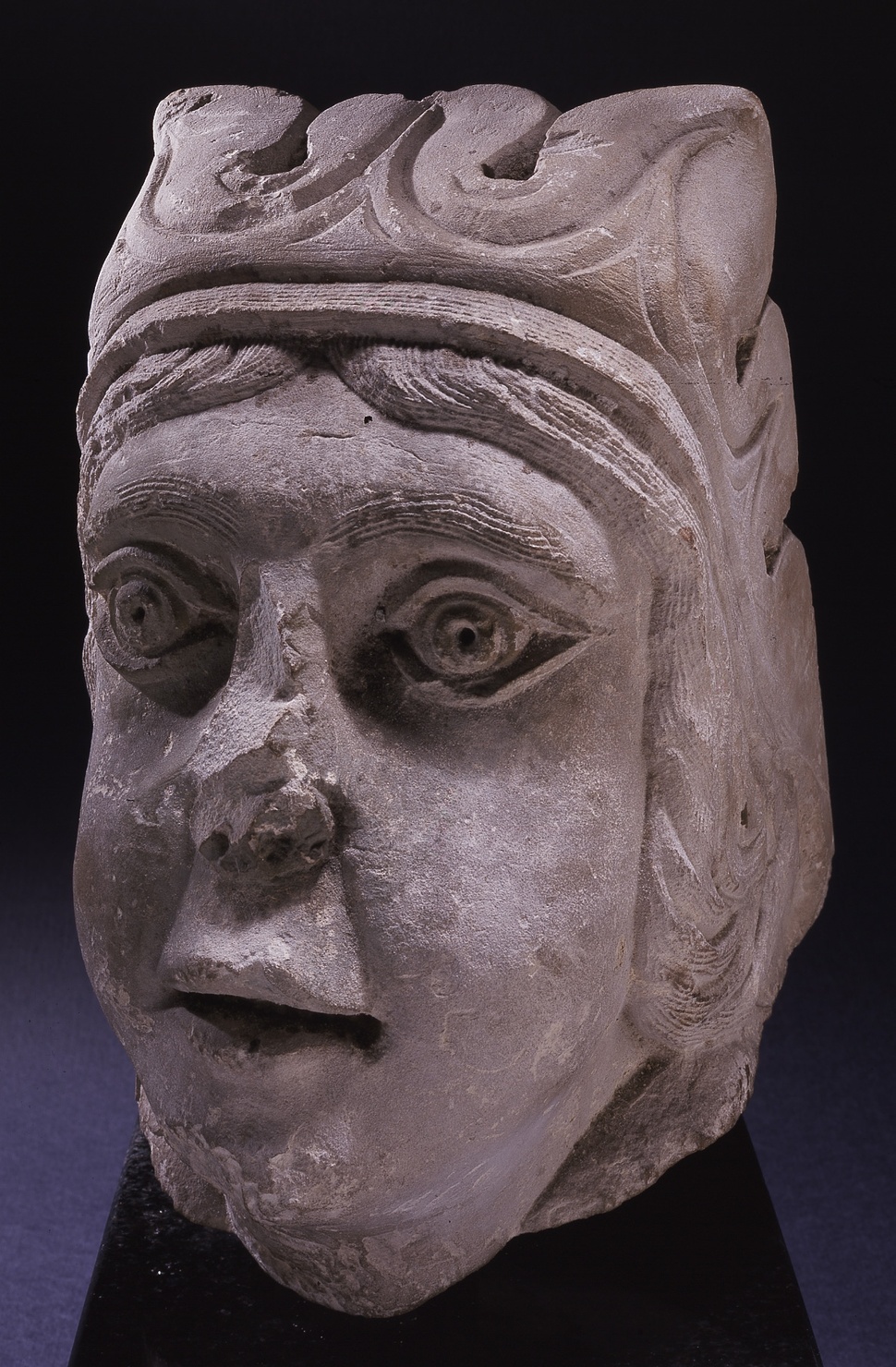 testa femminile (scultura, frammento) - ambito pugliese (sec. XIII)
