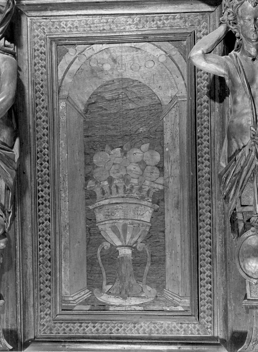 coppa di frutta (decorazione a intarsio) di Brasca Pietro (attribuito), Ramus Pietro (attribuito) (sec. XVI, sec. XVII, sec. XVIII)