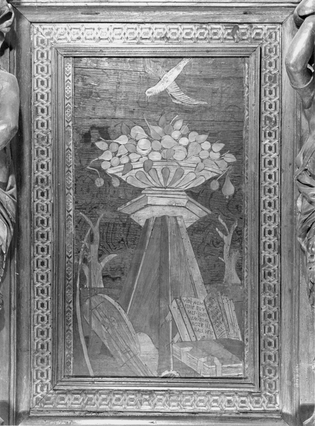 vaso con fiori/ uccello/ liuto/ libri (decorazione a intarsio) di Brasca Pietro (attribuito), Ramus Pietro (attribuito) (sec. XVI, sec. XVII, sec. XVIII)