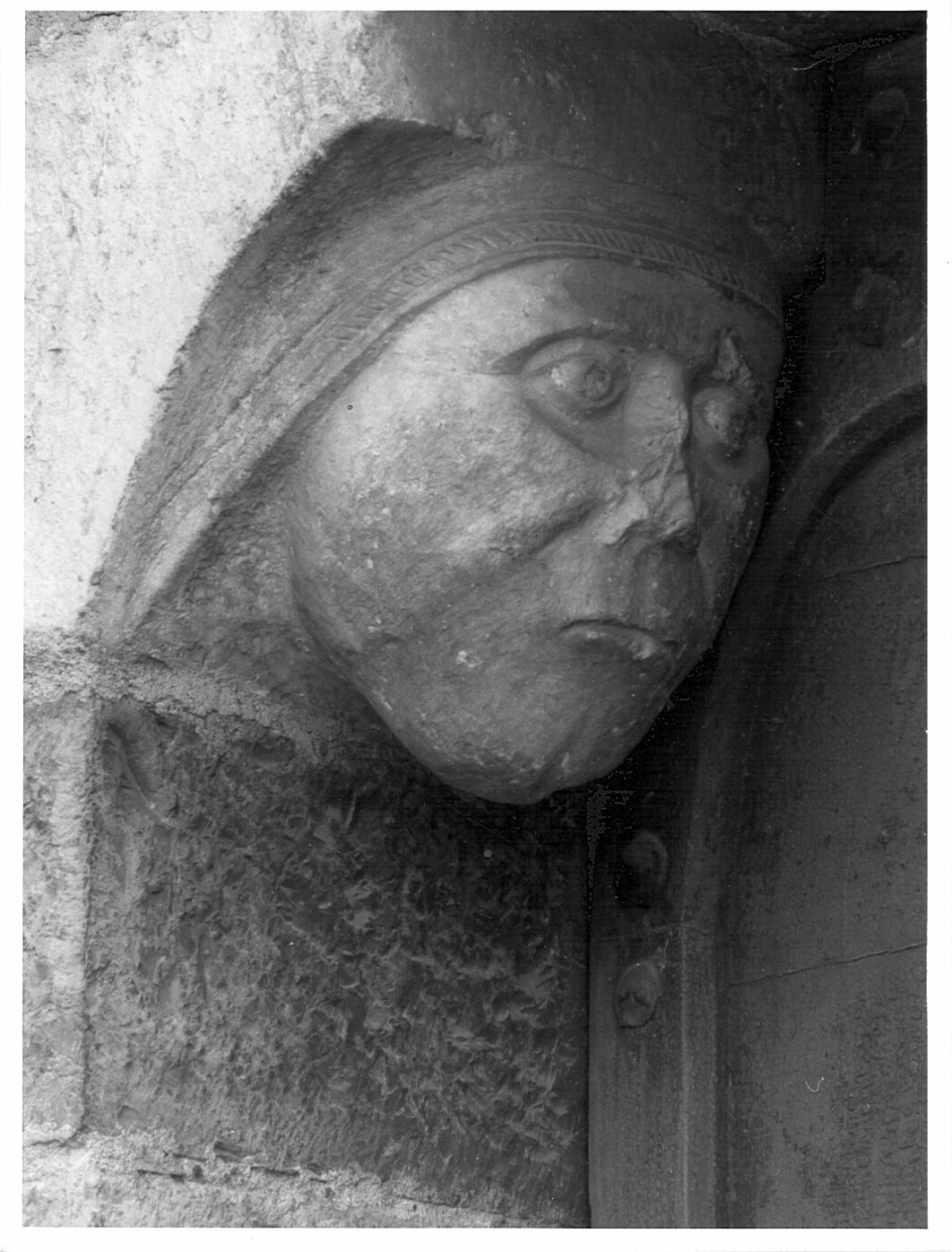 testa di donna (scultura, elemento d'insieme) - bottega comasca (fine sec. XII)