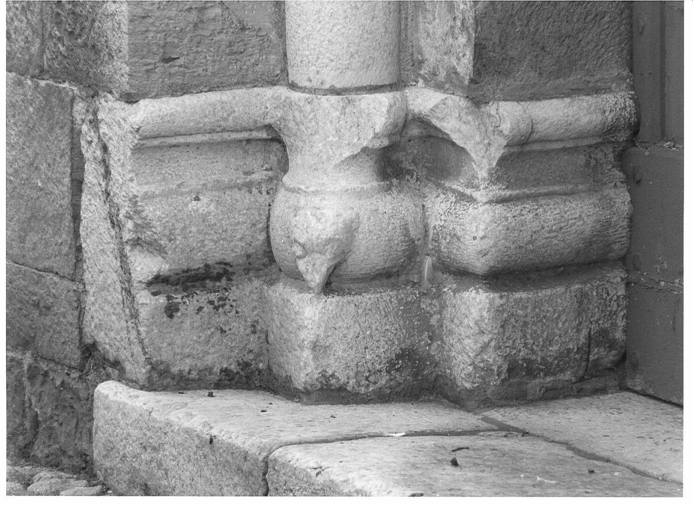 testa d'aquila (scultura, elemento d'insieme) - bottega comasca (fine sec. XII)