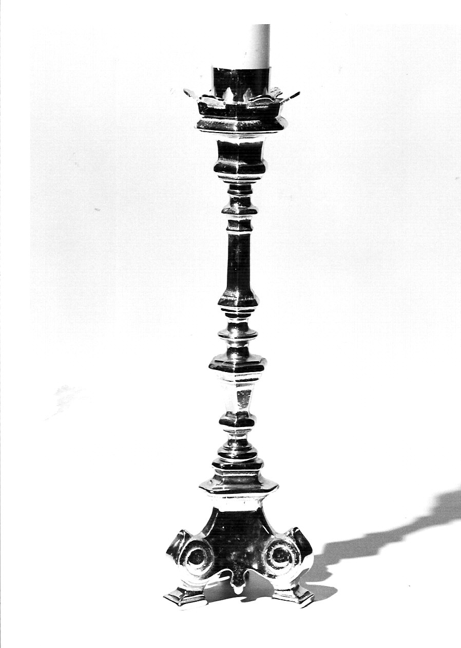 candeliere d'altare, coppia - bottega lombarda (ultimo quarto sec. XVIII)