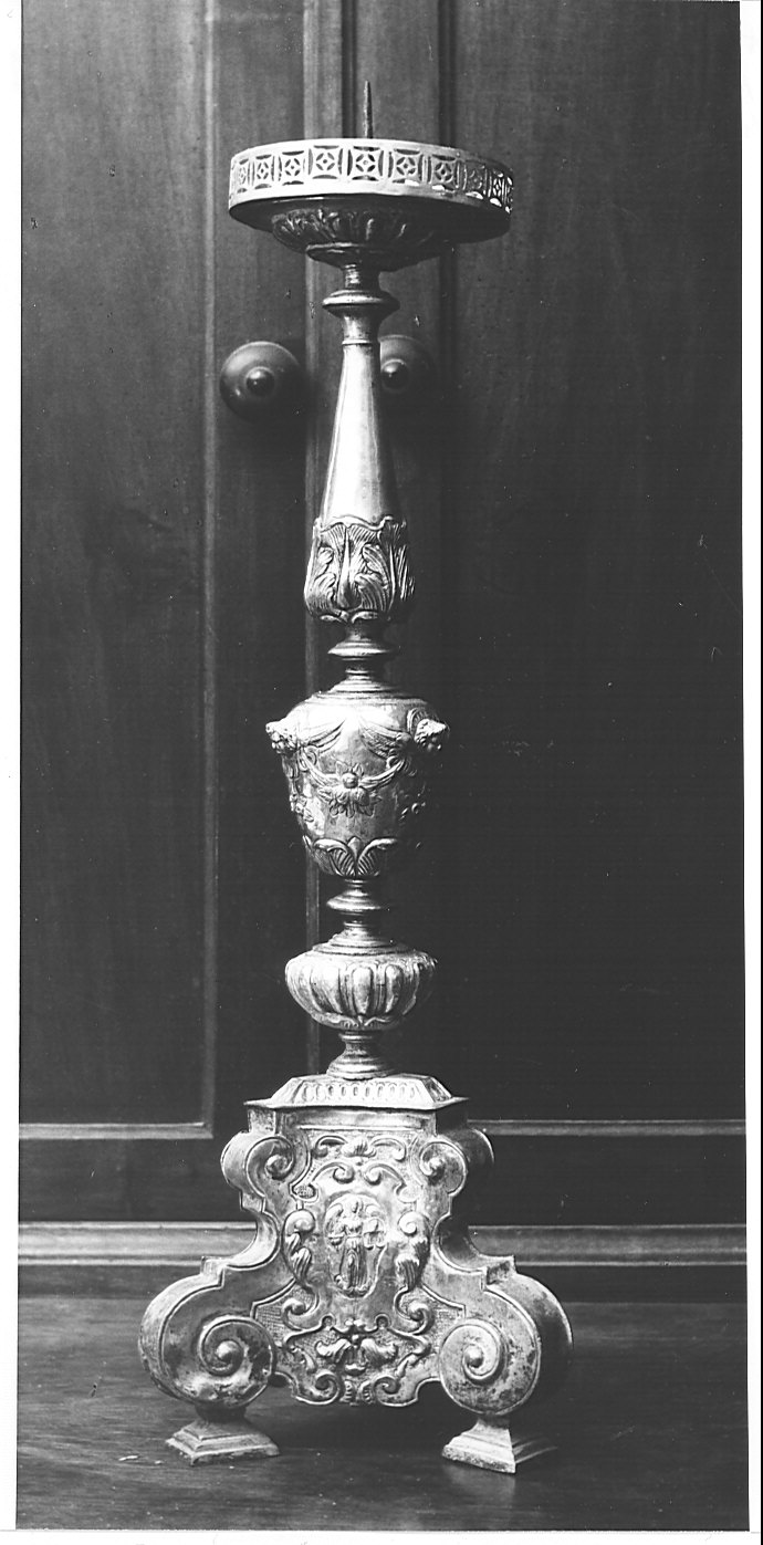 candeliere d'altare, serie - bottega lombarda (fine/inizio secc. XVII/ XVIII)