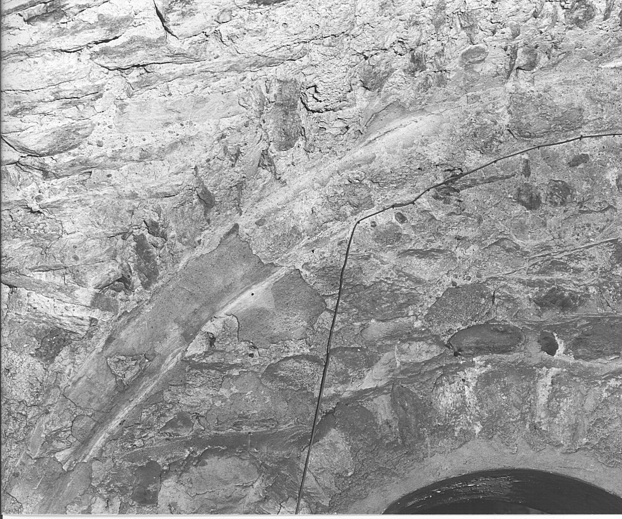 motivi decorativi romboidali (dipinto, frammento) - ambito lombardo (secondo quarto sec. XI)