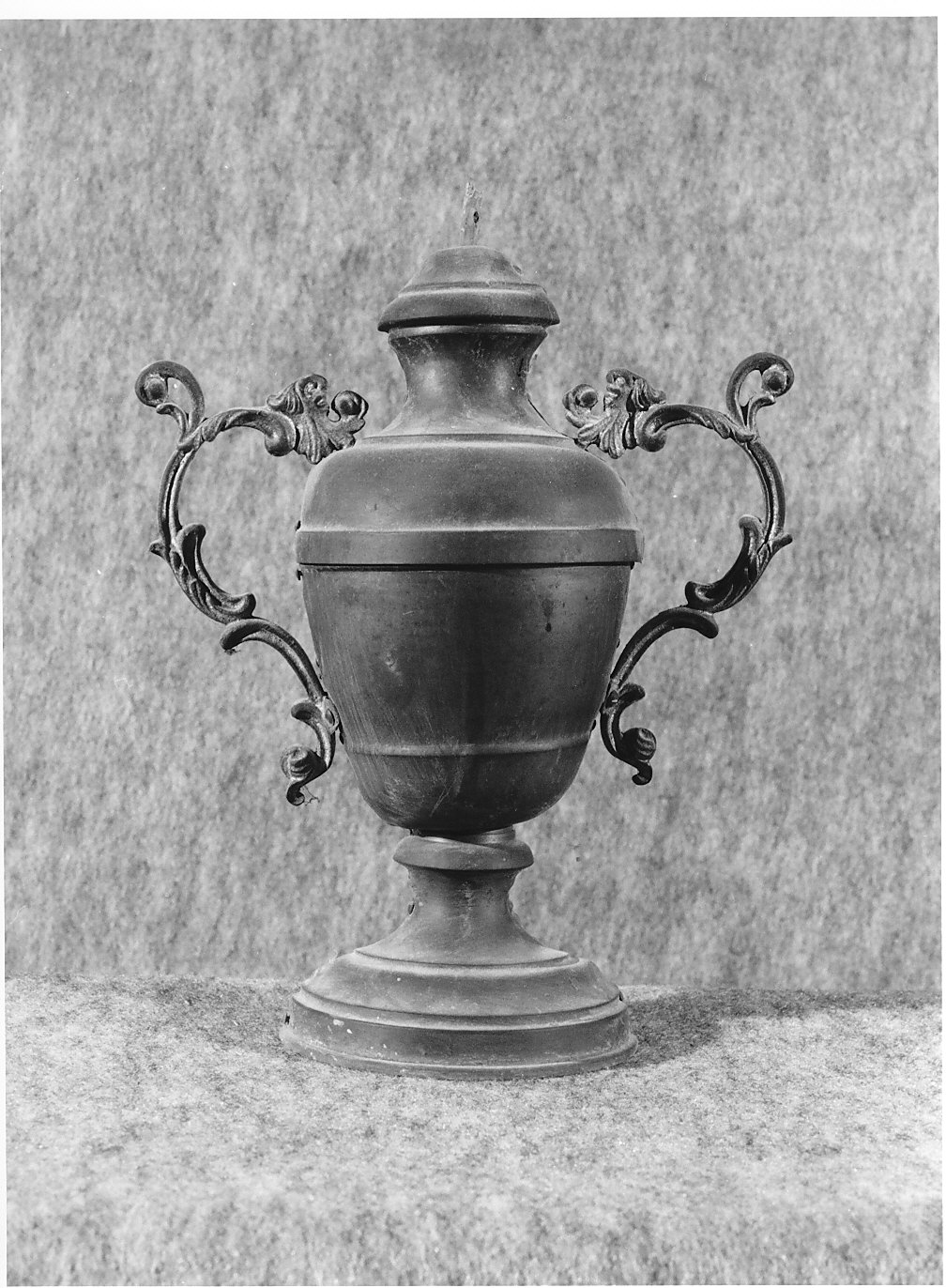 vaso d'altare con composizione floreale, serie - bottega lombarda (sec. XIX)