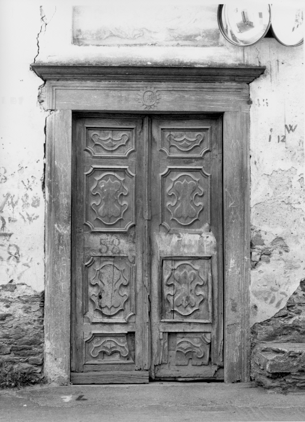 portale architravato - bottega valtellinese (prima metà sec. XVIII)
