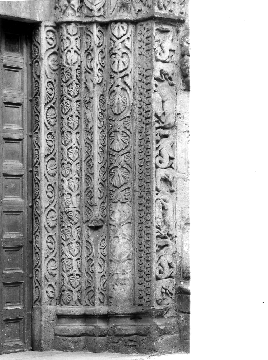 motivi decorativi (stipite di portale, elemento d'insieme) - bottega lombarda (sec. XII)